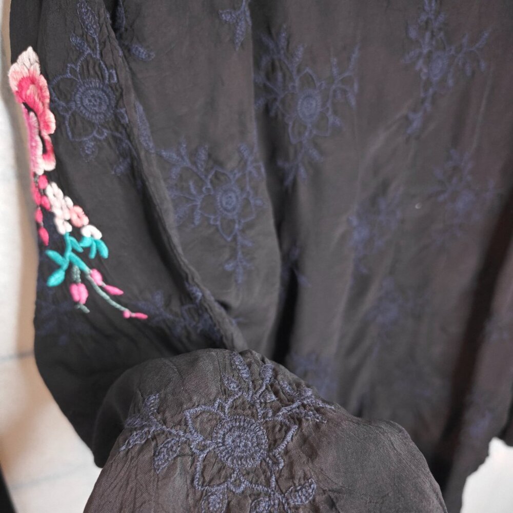 Unique Johnny Was Tunic Floral Long Sleeve Black Embroidered Top XL - Picture 6 of 11